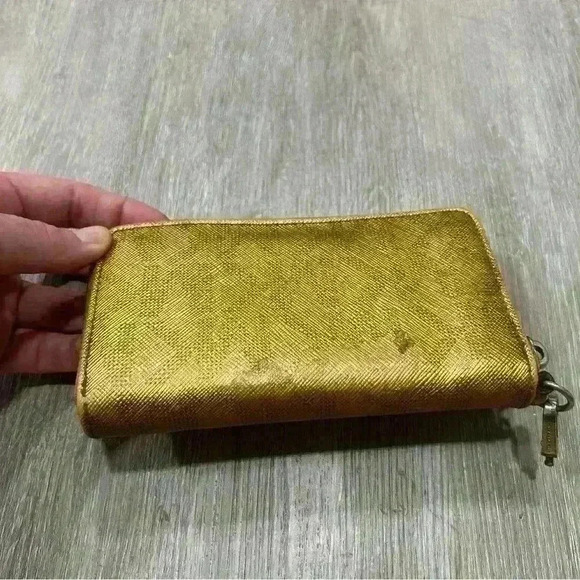 Michael Kors Gold Wallet - Picture 3 of 4